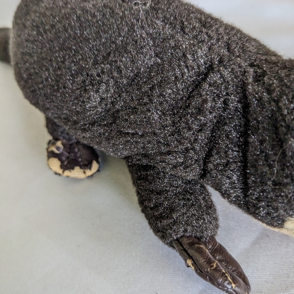Folkmanis Mini River Otter Finger Puppet Plush 9 inch Stuffed Animal Puppet. - Picture 3 of 6